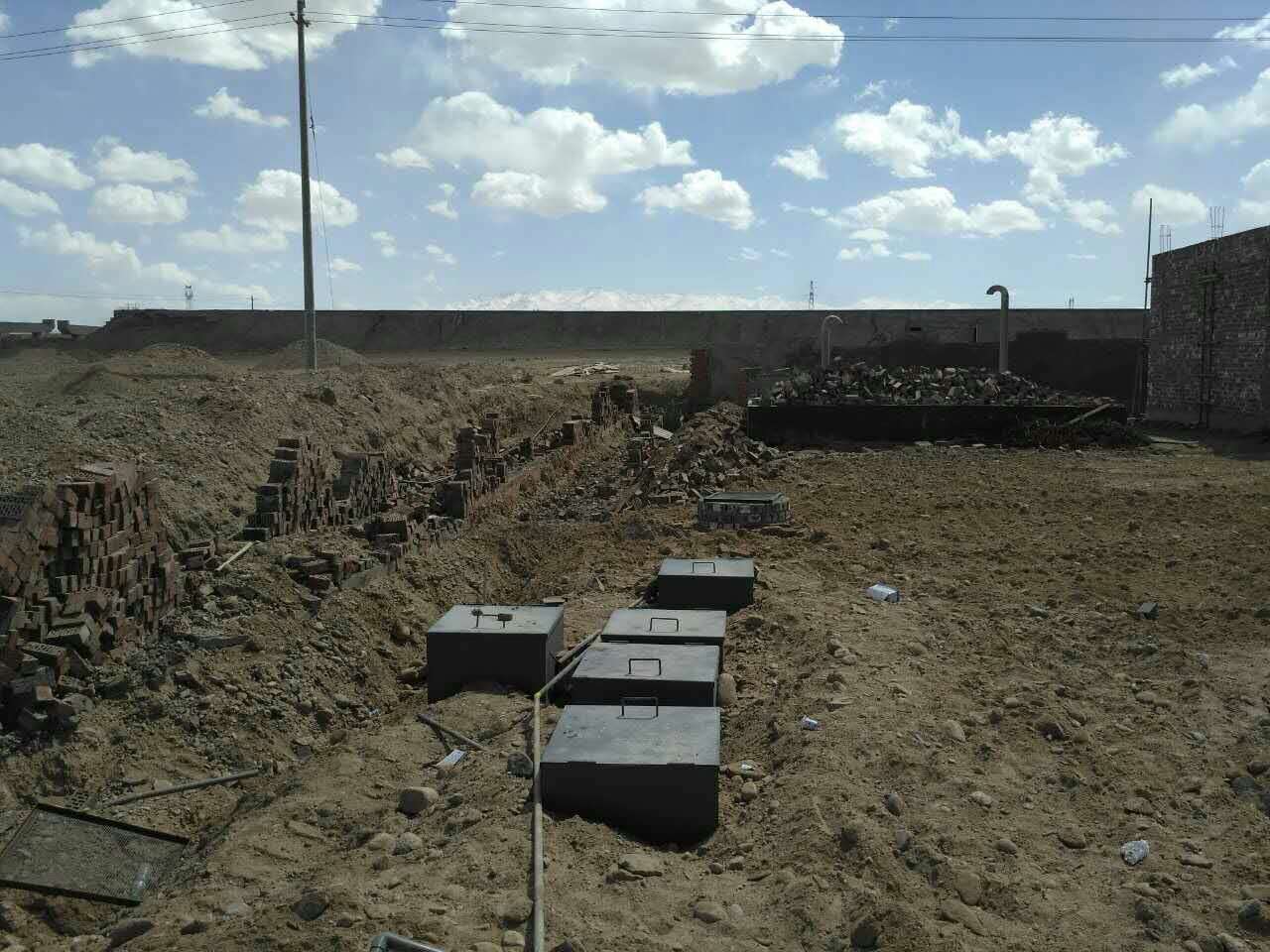 地埋式一體化污水處理設(shè)備(圖2) 地埋式一體化污水處理設(shè)備(圖2)