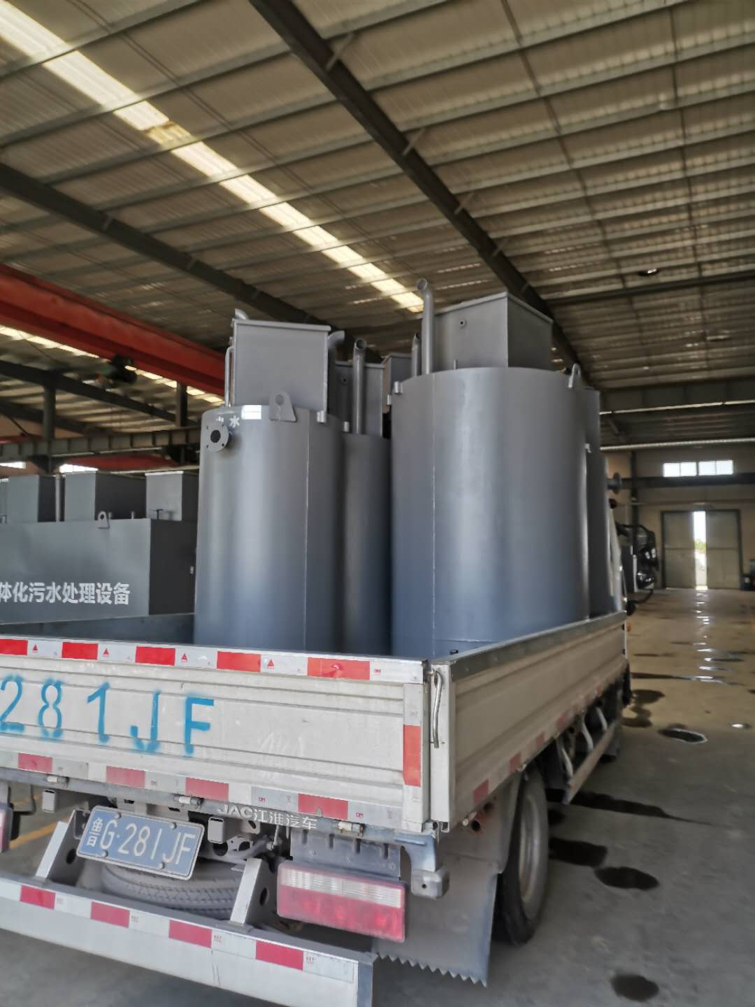 中僑膜罐微型污水處理設(shè)備(圖2) 中僑膜罐微型污水處理設(shè)備(圖2)