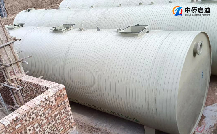 PP一體化污水處理設(shè)備安裝現(xiàn)場(chǎng)(圖5) PP一體化污水處理設(shè)備安裝現(xiàn)場(chǎng)(圖5)